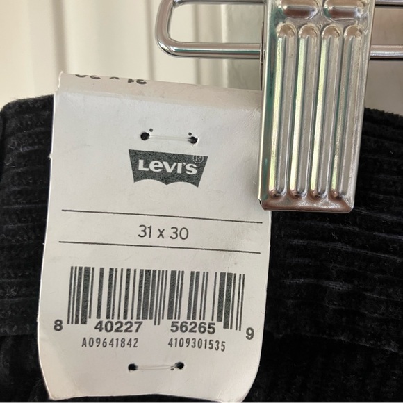 NWT Woman’s Levi's Low Pro Straight Leg Black Corduroy Pants (31 X 30) - Picture 5 of 10